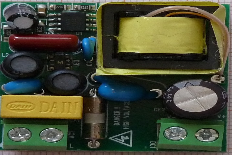 Power supply circuit in smart bulb